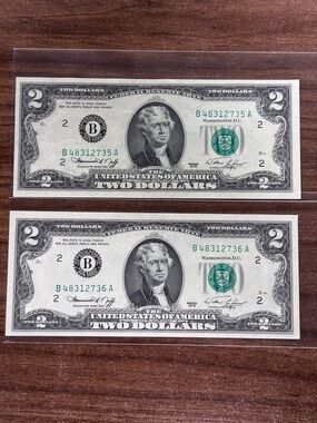 1976 $2 Two Dollar Bills Crisp Uncirculated, Sequential Lot of 2